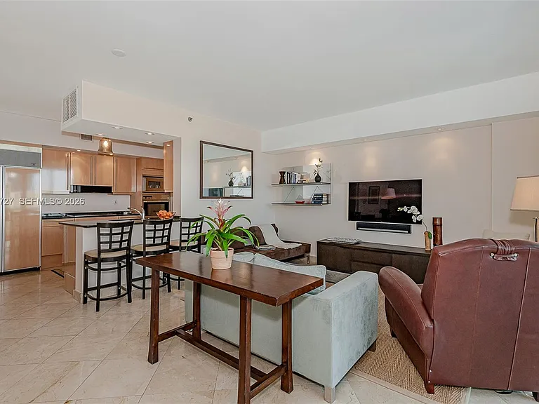 1000 S Pointe Dr #906 — Photo 9