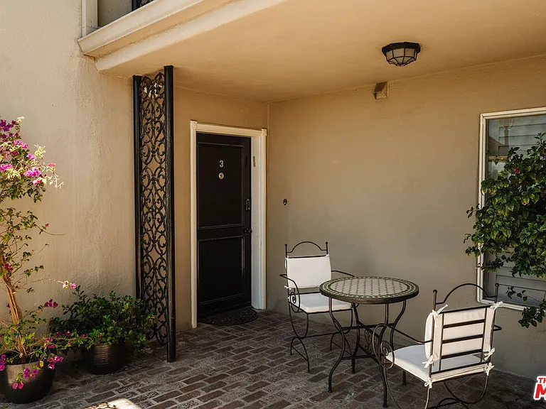 1219 Sunset Plaza Dr #3 — Photo 22