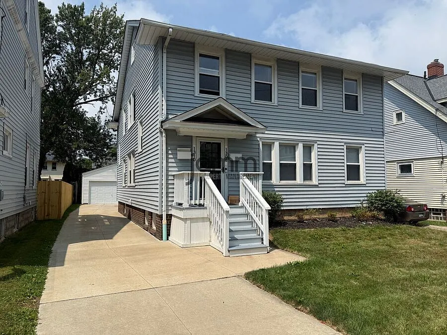 2 Bed, 1 Bath Apartment in Lakewood, OH — Photo 1