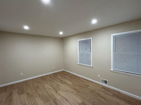 5th image of 8-01 Fern St #1