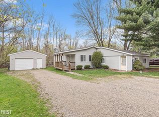 1001 N Oak St, Fenton, MI 48430