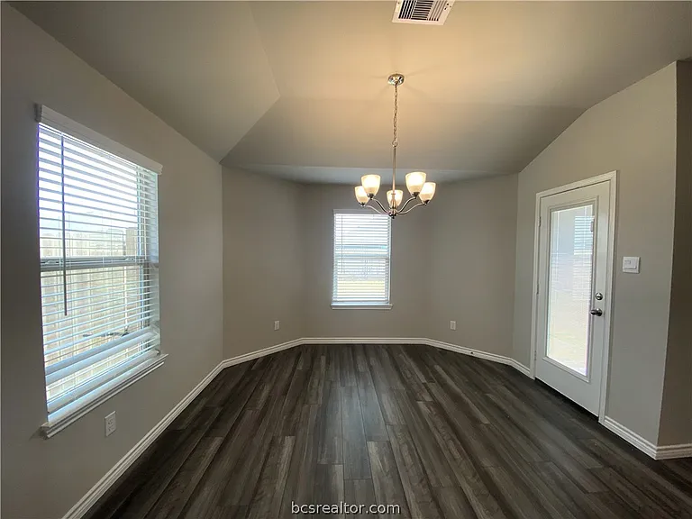 1112 Verona Dr — Photo 4