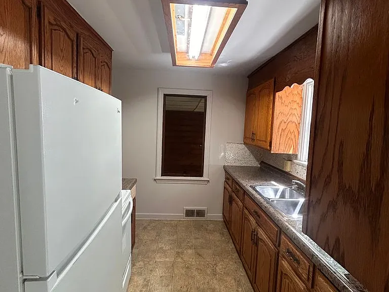 4609 Standish Dr — Photo 3