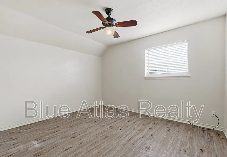 704 Skyline Dr — Photo 17