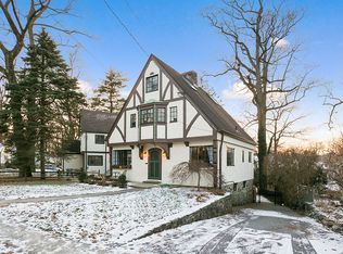 22 Lotus Rd, New Rochelle, NY 10804