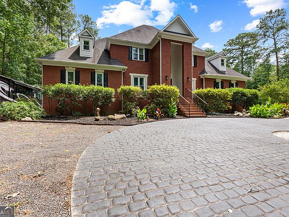 3rd image of 230 Camelot Dr