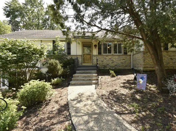 S63W24555 Townline ROAD, Waukesha, WI 53189