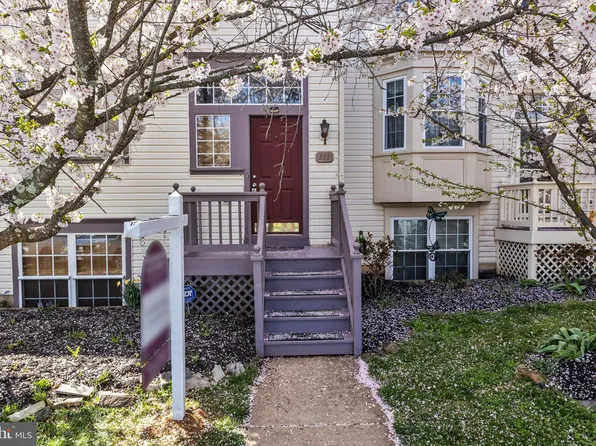 211 Heaton Ct, Purcellville, VA 20132