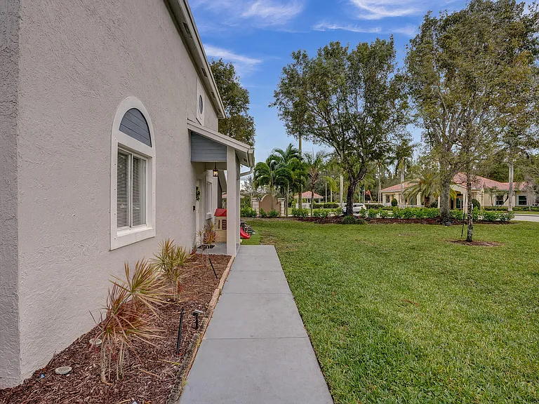 1488 SW 47th Ave — Photo 33