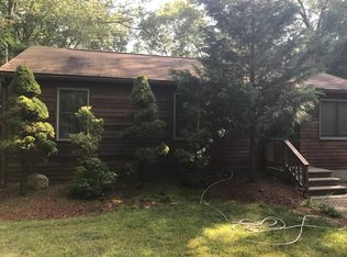 208 Burnt Hill Rd, Scituate, RI 02831