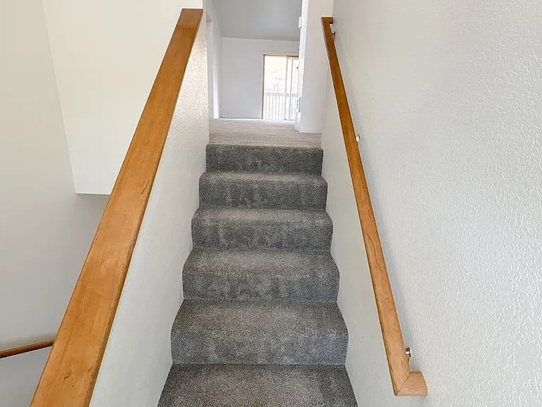 5631 N Hills Dr — Photo 3