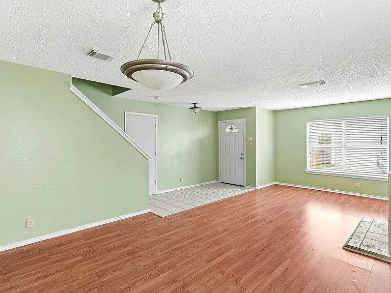 5011 Kenton Trce — Photo 4