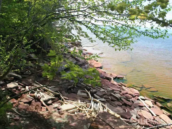 57 Lakeshore Dr #57, Ontonagon, MI 49953