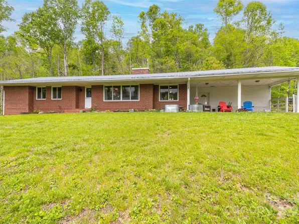 81 Amsoil Dr, Bakersville, NC 28705