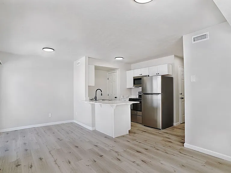 Riverview Townhomes — Photo 9
