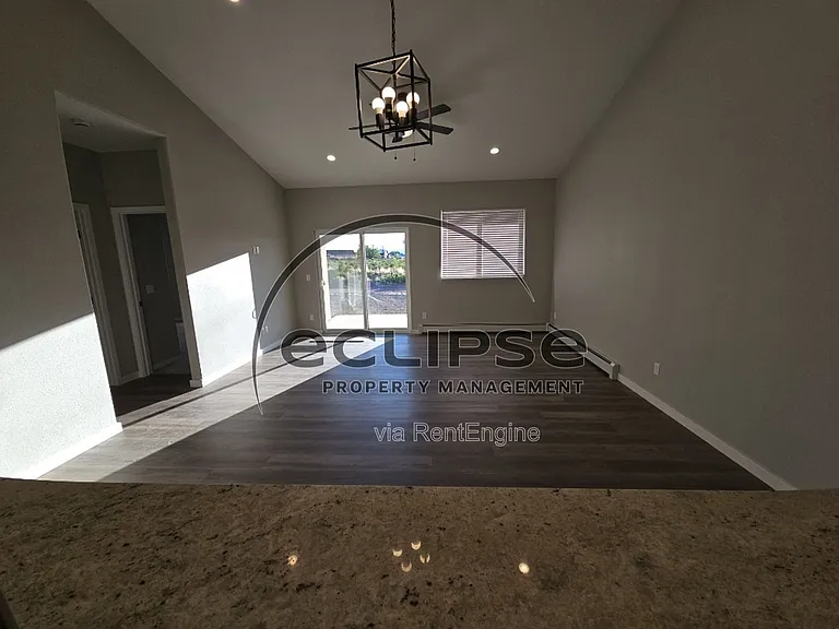 511 Washington Ave — Photo 13