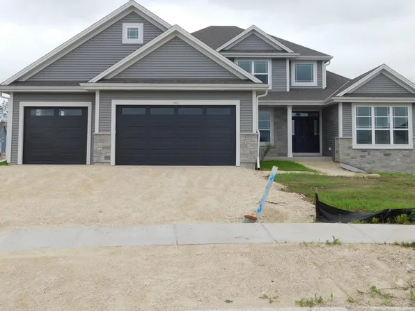 692 Hummingbird COURT, Grafton, WI 53024