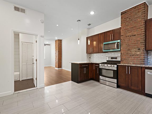 3rd image of 17 Ravine Ave #2