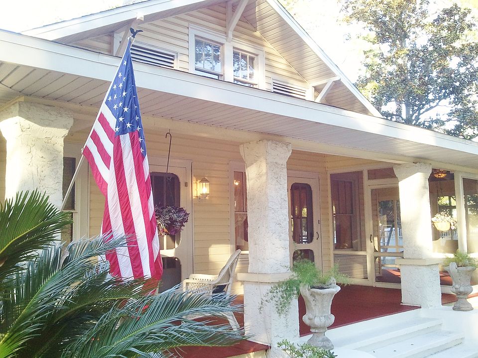 2nd image of 202 Veterans Dr E