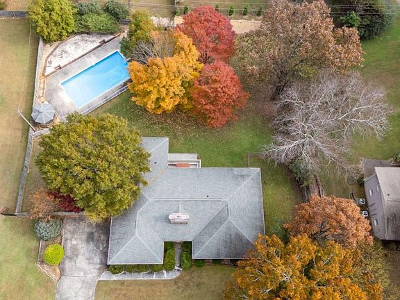 5th image of 127 Windsor Dr