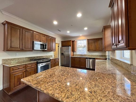 5th image of 1328 Magnolia Ave #1328