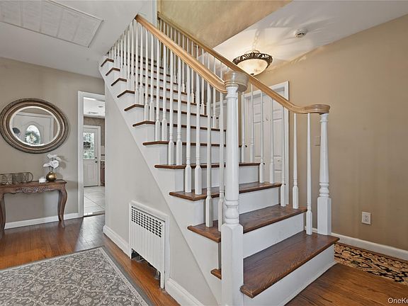 4th image of 11 Rumson Road