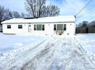 7830 Areopagitica Ave, Bridgeport, NY 13030