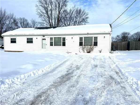 7830 Areopagitica Ave, Bridgeport, NY 13030