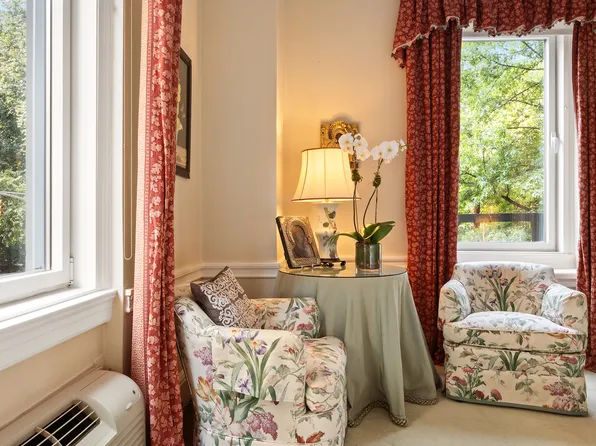 950 5th Avenue image 9 of 16