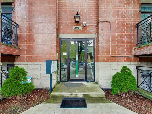 2551 W Arthur Ave APT 1W, Chicago, IL 60645