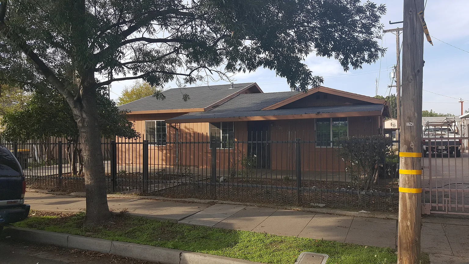 1121 W Church St photo 1