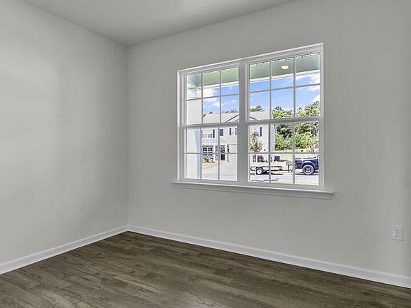 4th image of 140 Rashford Way