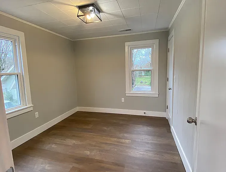 2031 Lyndon Ave — Photo 5