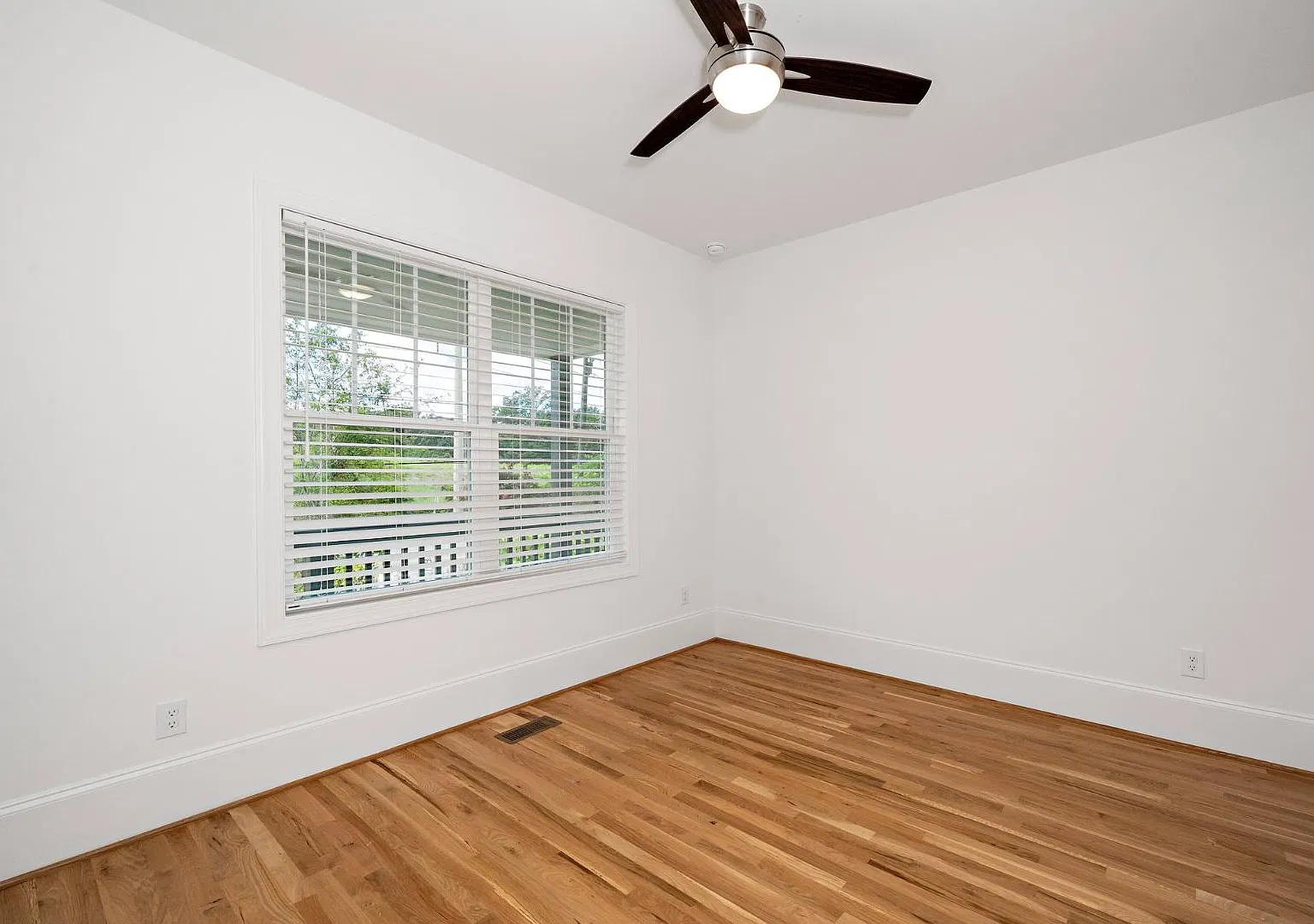 3809 Burt Dr — Photo 3