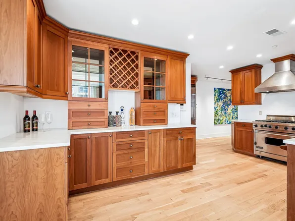 174 Washington Street image 16 of 32