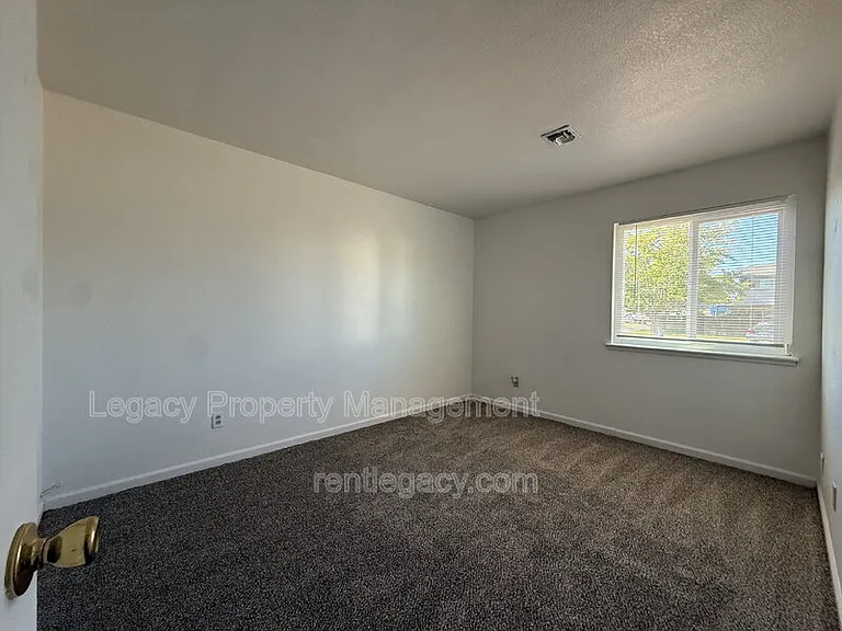 6635 Chandler Dr — Photo 10