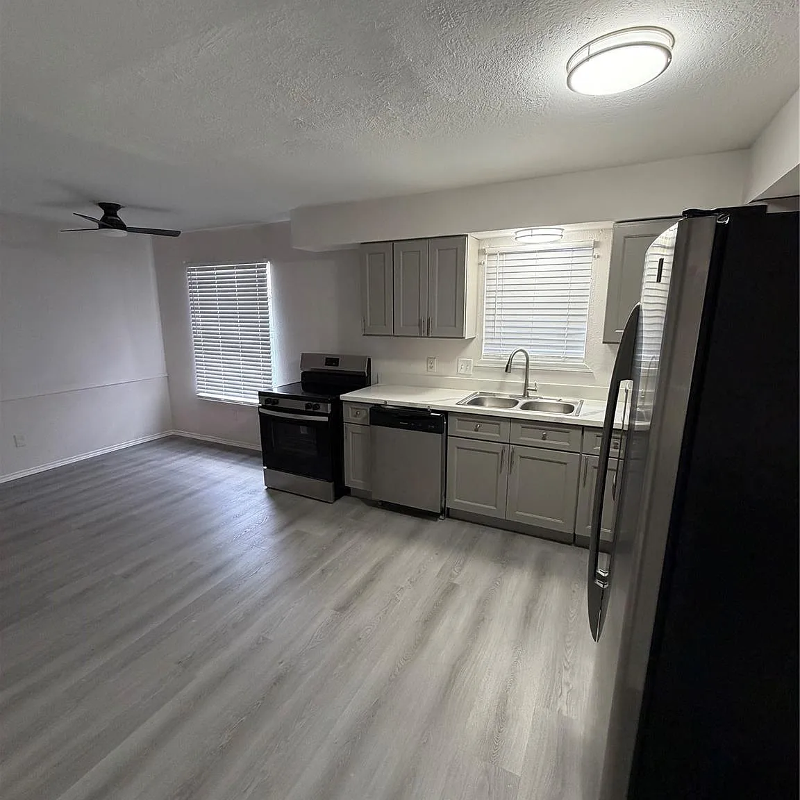 4 bed, 2.0 bath, 1596 sqft, $2,400 — Photo 4