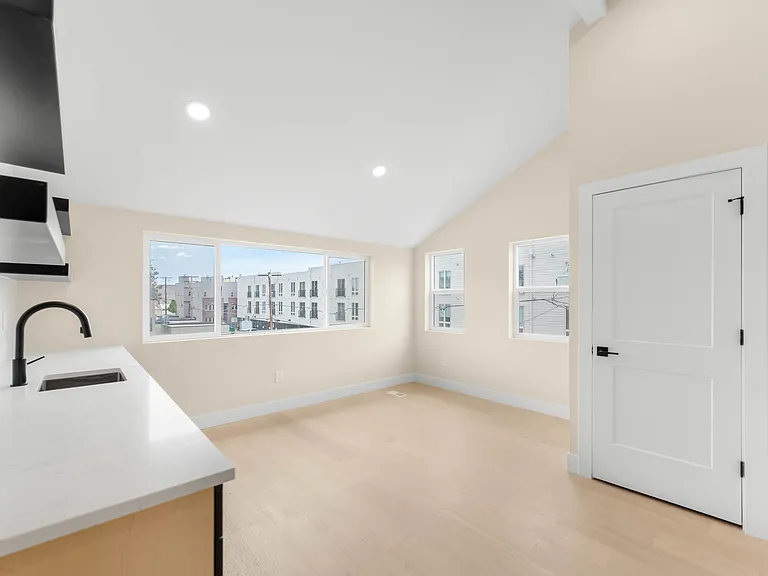 3463 Lawrence St — Photo 9