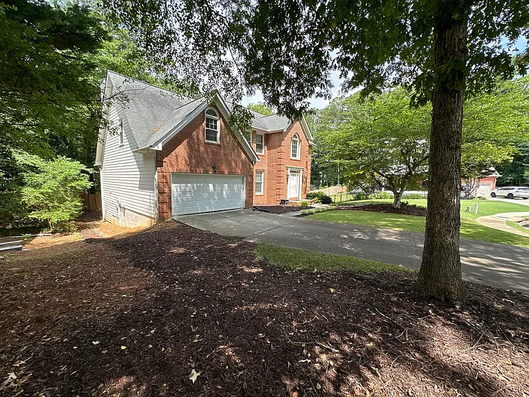 Pinehollow Ct — Photo 3