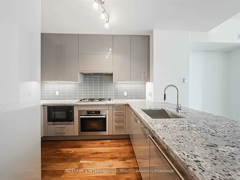 29 Queens Quay E #Townhouse 113 — Photo 6