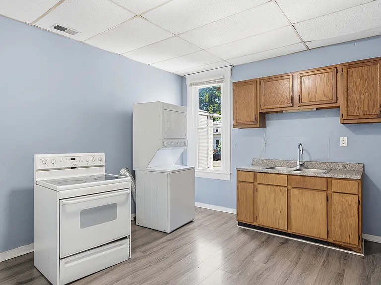 3420 W Jefferson St — Photo 16