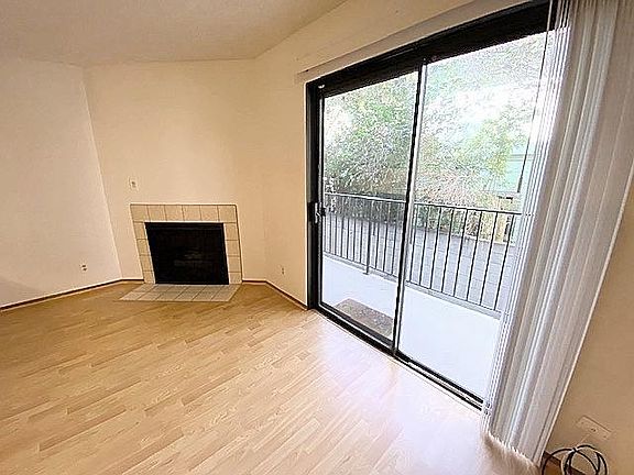 5th image of 1221 E Venice Blvd #4