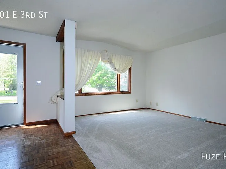 301 E 3rd St — Photo 2