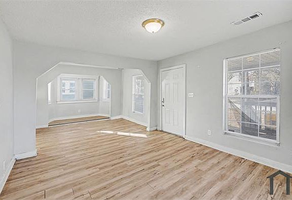 5th image of 7237 Wabash Ave