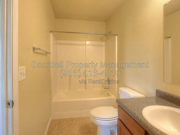 5801 N 34th St — Photo 15