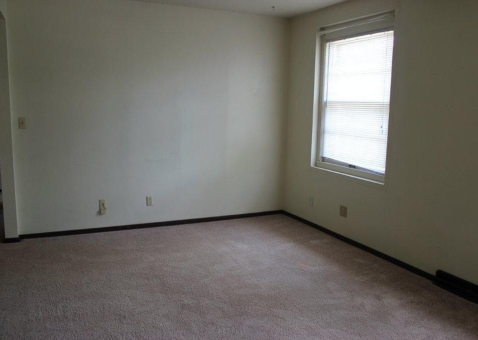 2nd image of 104 Locust St APT 21