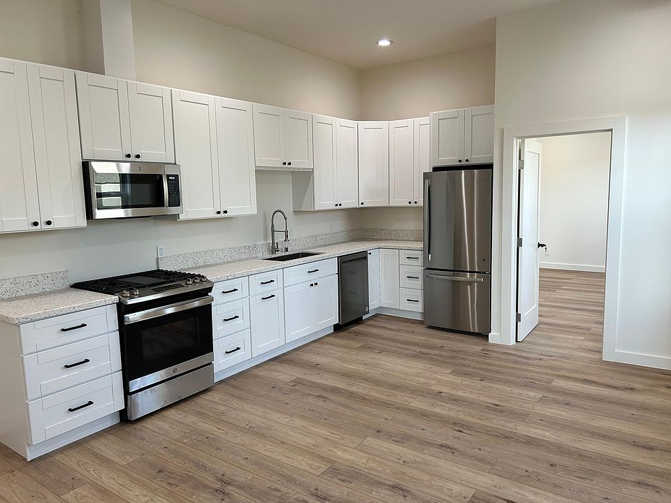 1st image of 524 Steiner St Unit 4