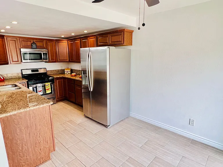 333 N Melrose Dr #F — Photo 11