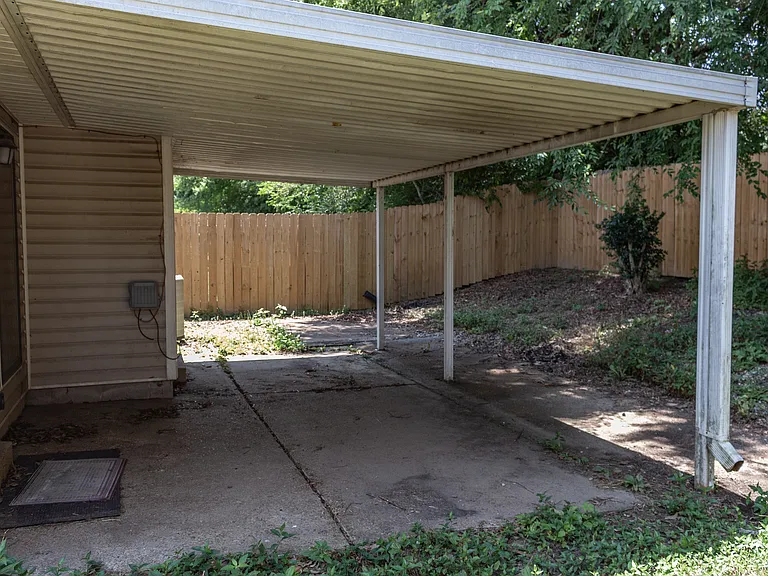 661 Walker Rd — Photo 3