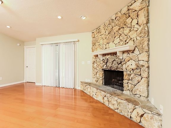 4th image of 231 Queensberry Ct